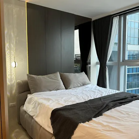 Staycations Up Above 17 At Bgc